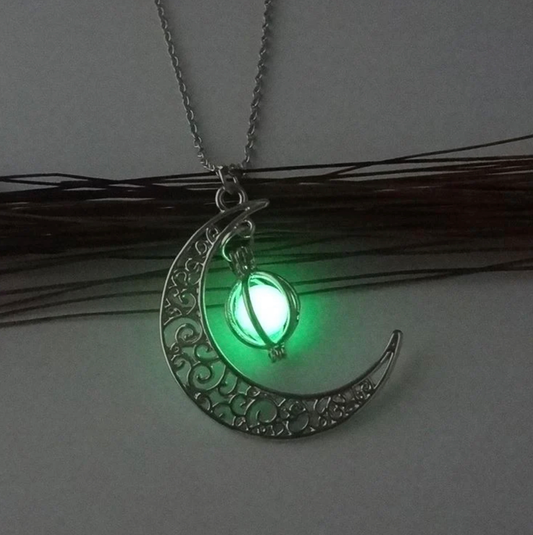 HERMOSO COLLAR LUNA MAGICA, ALTA CALIDAD